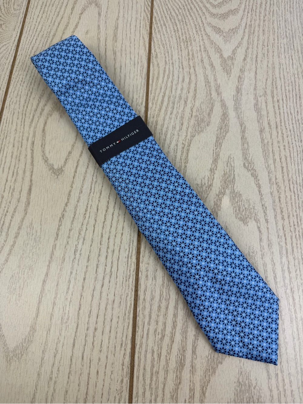 913 Tommy Hilfiger Tie Blue Flowers 432 TL21100042 Silk Poly Blend $69.50